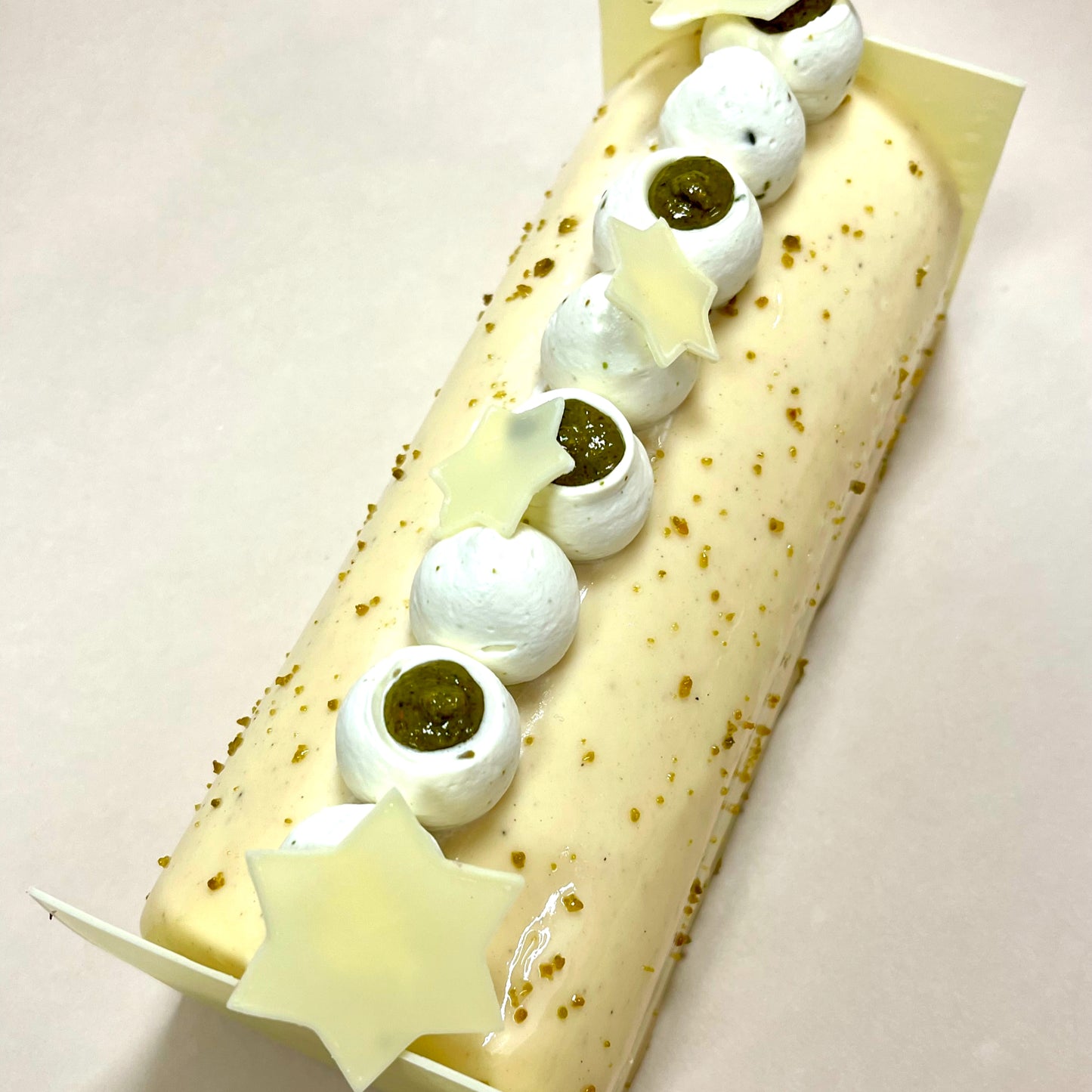 Bûche pistache & fleur d’oranger